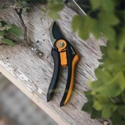 Fiskars Plus SmartFit Pruner Bypass P541 -Garden Supply Store 47119 1972